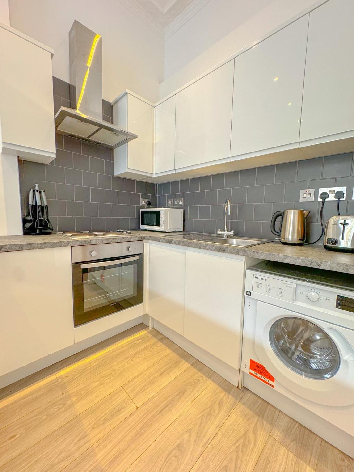 Conway Apartments Londen Buitenkant foto